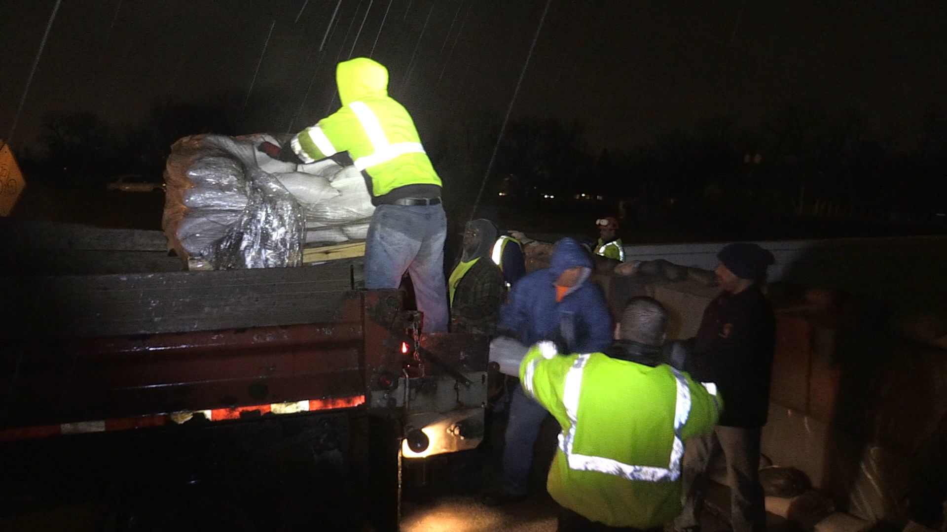 Communities along Little Calumet River brace for flooding; high water hampers travel